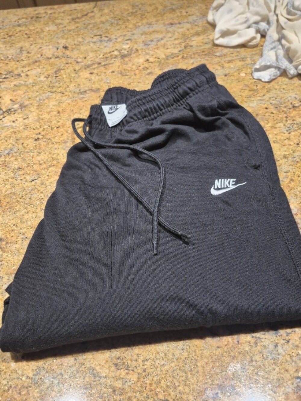 BLK SIZE LRG NIKE SWEATPANTS
